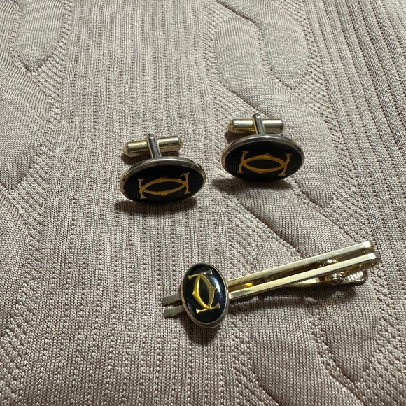 Cartier Black and Gold Cuff Links Timeless Elegance - Picture 6 of 12